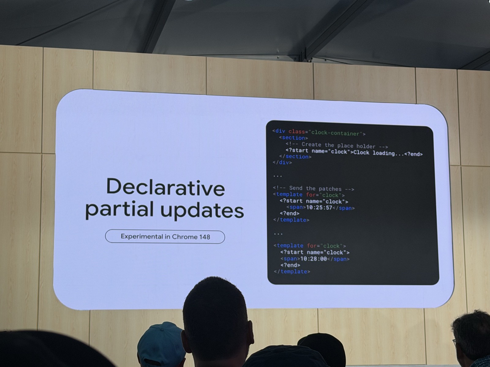 Slide "Declarative partial updates - Experimental in Chrome 148" con código que muestra un placeholder y templates que parchean el contenido del reloj fuera de orden
