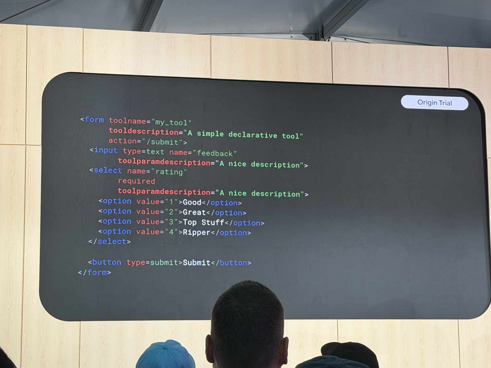 Slide con código de WebMCP declarativo: un form con atributos toolname, tooldescription y toolparamdescription sobre los inputs